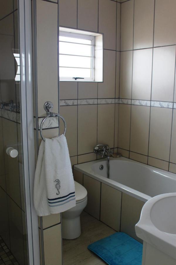 Seester Accommodation Lambert's Bay Bilik gambar