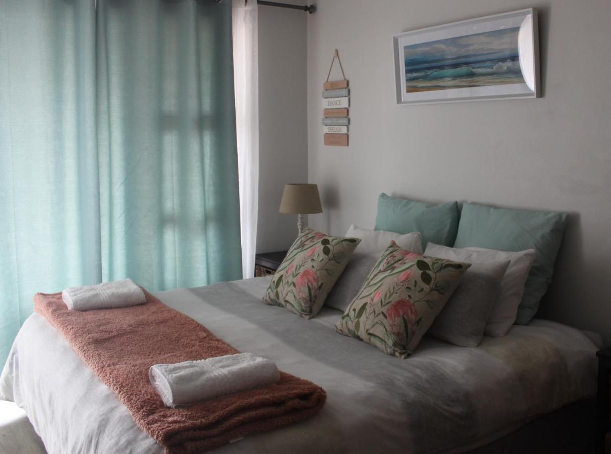 Seester Accommodation Lambert's Bay Bilik gambar
